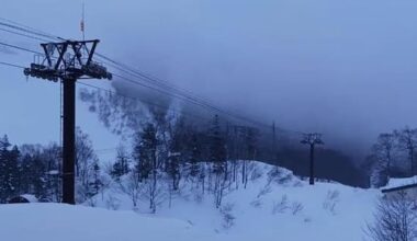 Australian snowboarder dies in freak ski lift accident in Japan