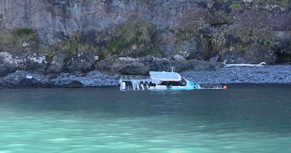 Akaroa tourist boat recovery paused after hull settles on rock