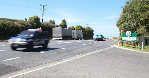 Cars stop in passing lanes to turn right on major BoP highway