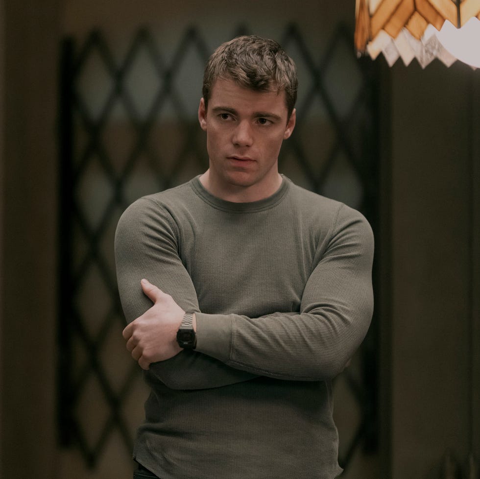 the night agent. gabriel basso as peter sutherland in episode 202 of the night agent. cr. christopher saunders/netflix © 2024 the night agent. gabriel basso as peter sutherland in episode 202 of the night agent. cr. christopher saunders/netflix © 2024