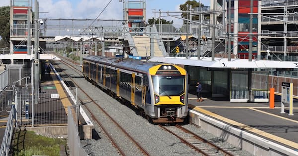 Passengers evacuated after Auckland train routed onto wrong track
