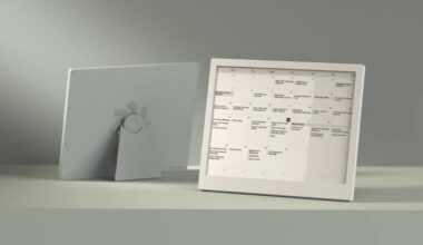 This $219 Screen Runs 6 Months Per Charge and Wants Nothing From You