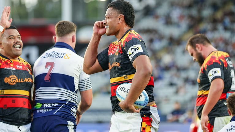 Vaa'i points to his head after scoring his disputed try at Eden Park.
