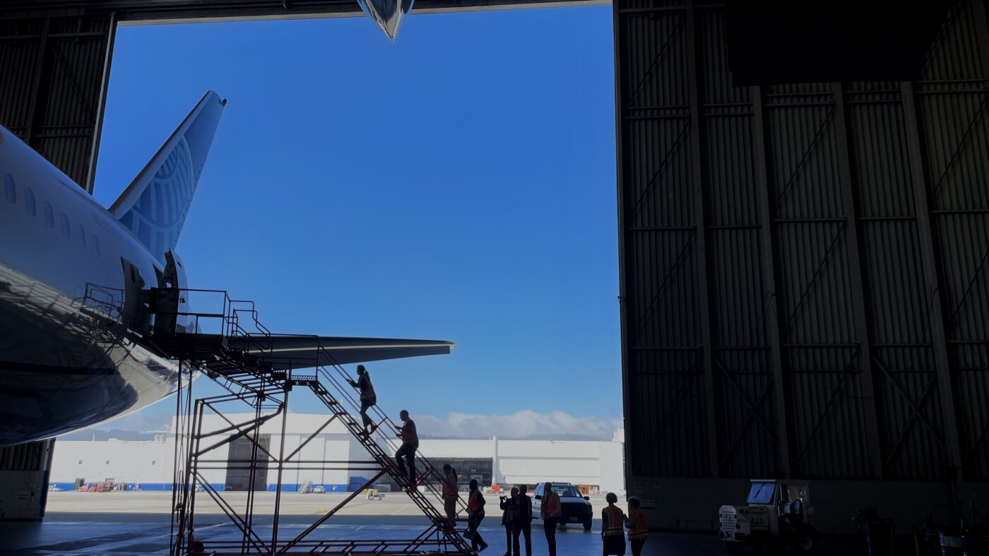 'Fear of Flying Clinic' helps anxious travelers back into the skies : NPR