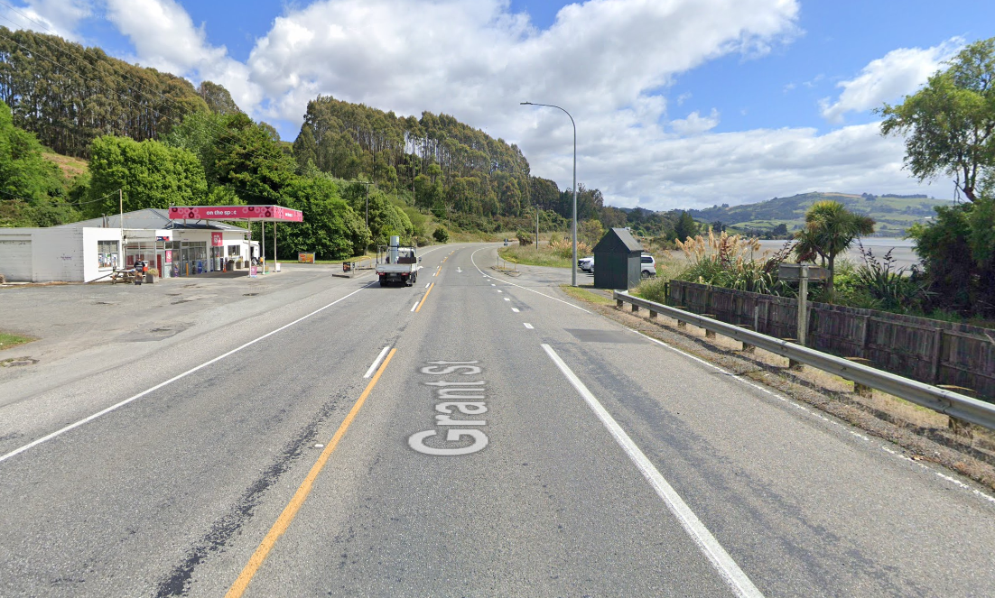 Confused pedestrian clipped by truck on dark Dunedin highway