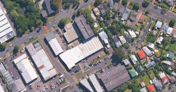 Alleged burglar falls into custody between wall and earthworks