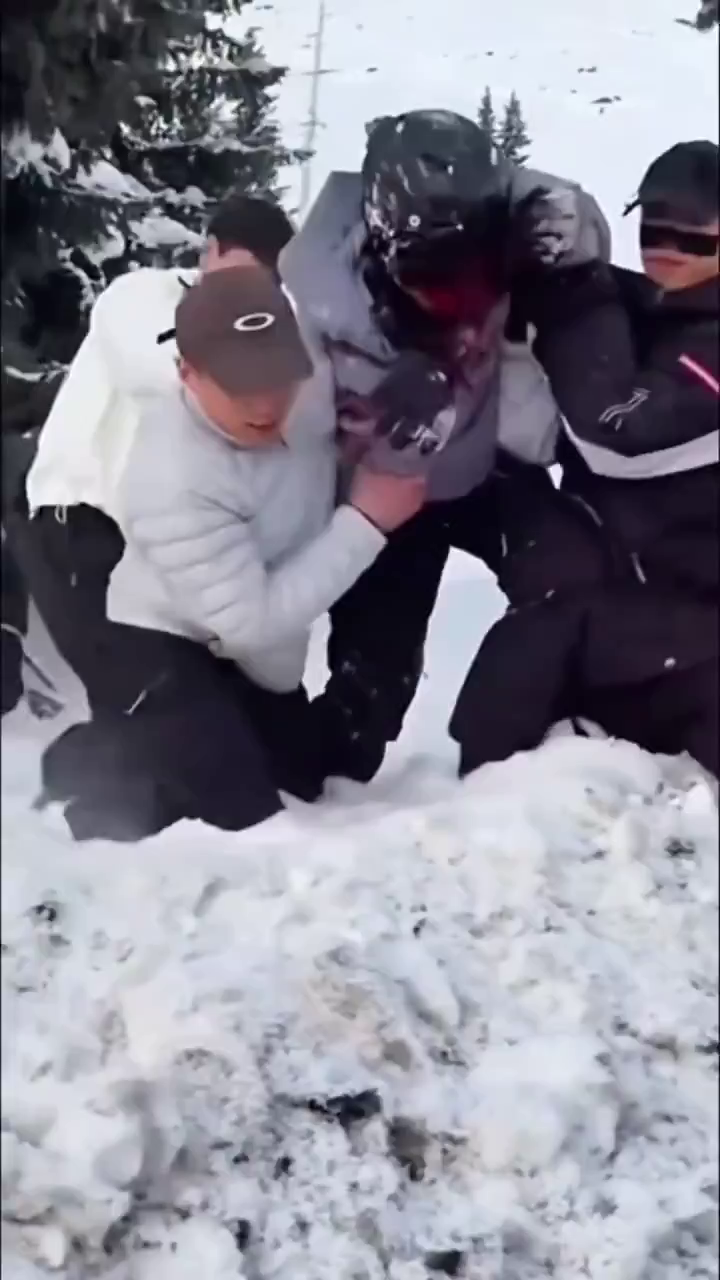 woman snow leopard selfie injury