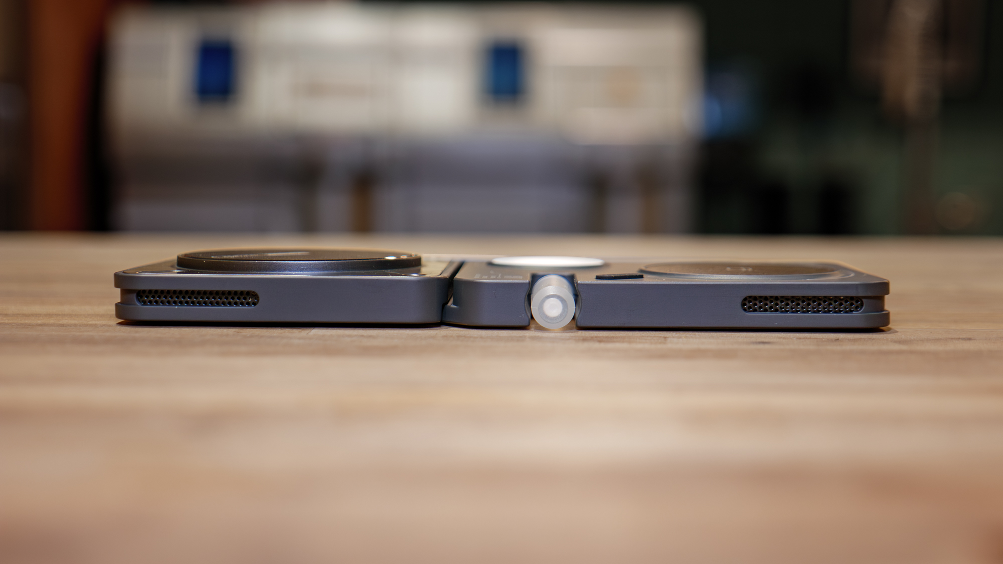 Aulumu M01 4-in-1 Folding Wireless Charging Station.