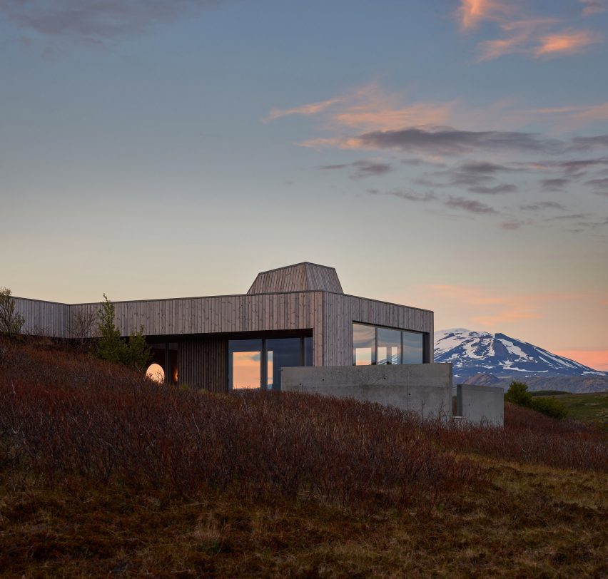 Exterior view of Swan Nest holiday home