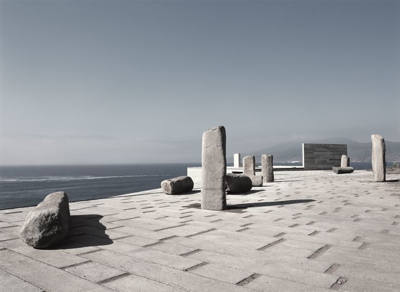 Stone pillars and rock appear scattered on the residence's terrace, a recurring theme in the architect's work.