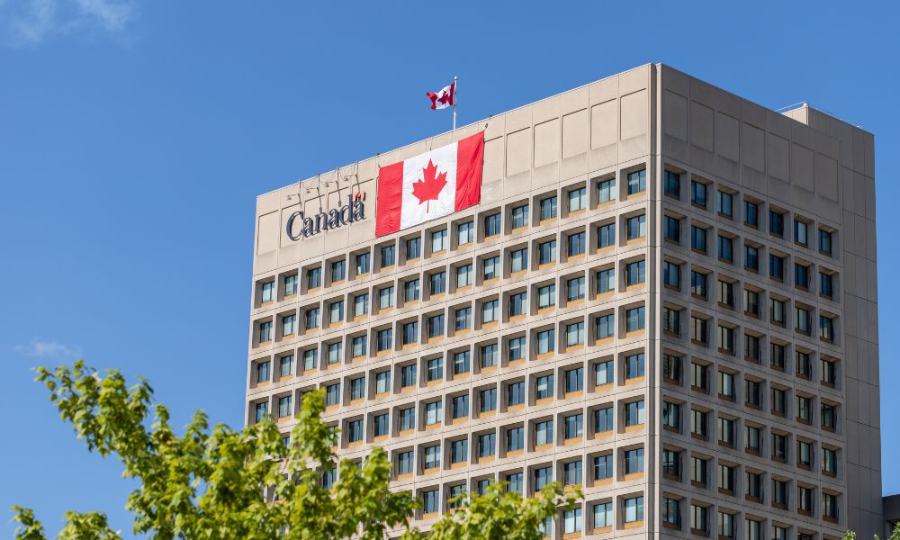 Union files labour complaints over feds' early retirement plan