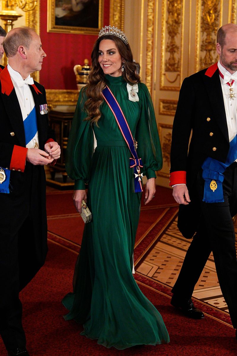For the state banquet, Kate Middleton debuted a striking green gown by Andrew GN, reflecting one of the colors of the Nigerian flag alongside white. 