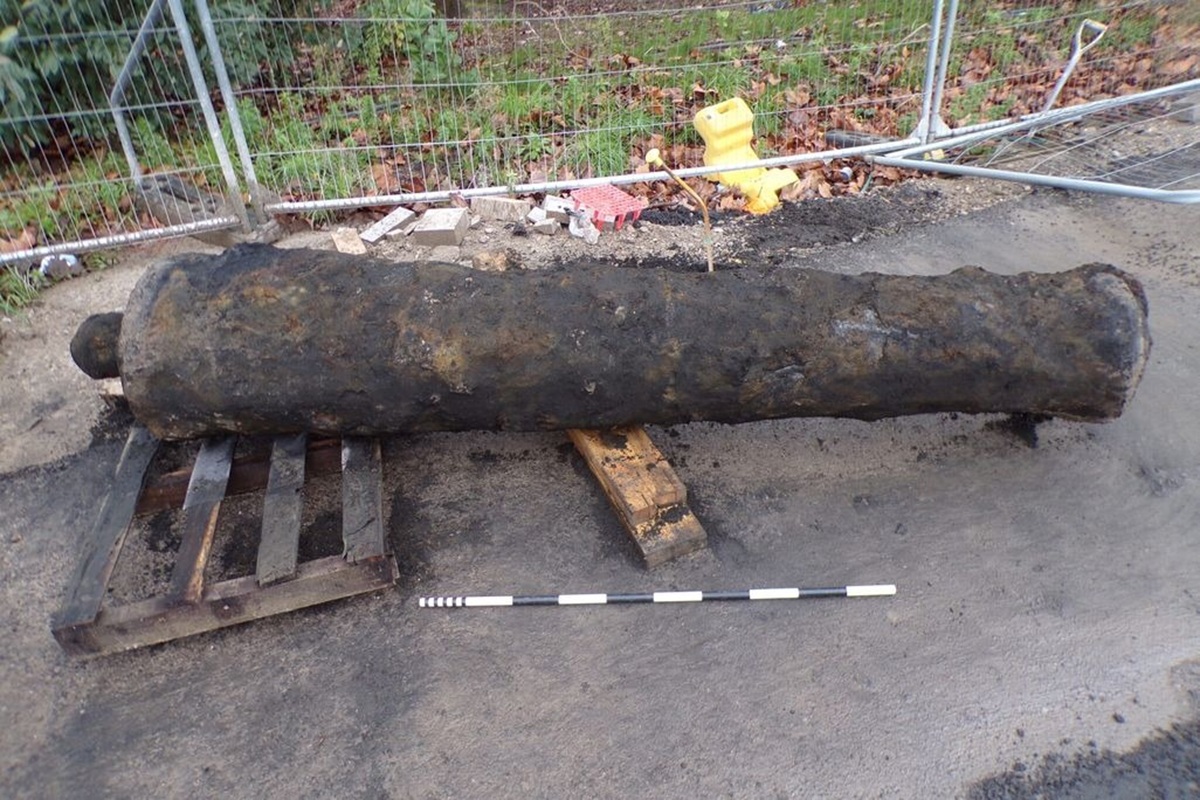 Archaeologists believe the cannon may date from the late 17th or 18th century. Hull City Hall