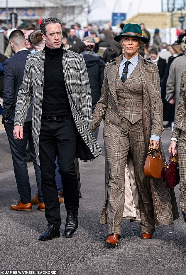 Nick is a Consultant Spine Surgeon at Oxford University Hospitals NHS Foundation Trust and King Edward VII Hospital, specialises in both elective and emergency spinal surgeries