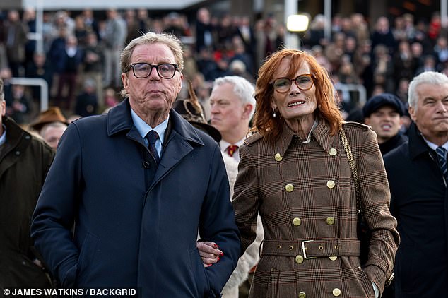 Harry and his beloved wife Sandra were seen beaming as Sandra looped her arm through her husband's arm