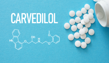 White pills on blue background, chemical drawing of Carvedilol
