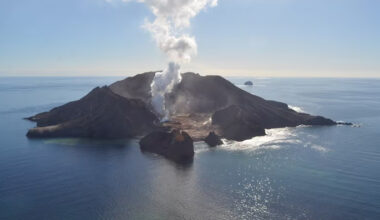 SunLive - Flights cancelled due to volcanic ash cloud