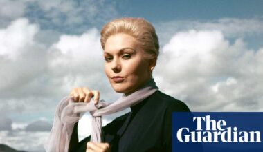 Kim Novak says Sydney Sweeney is ‘totally wrong to play me’ in biopic | Sydney Sweeney