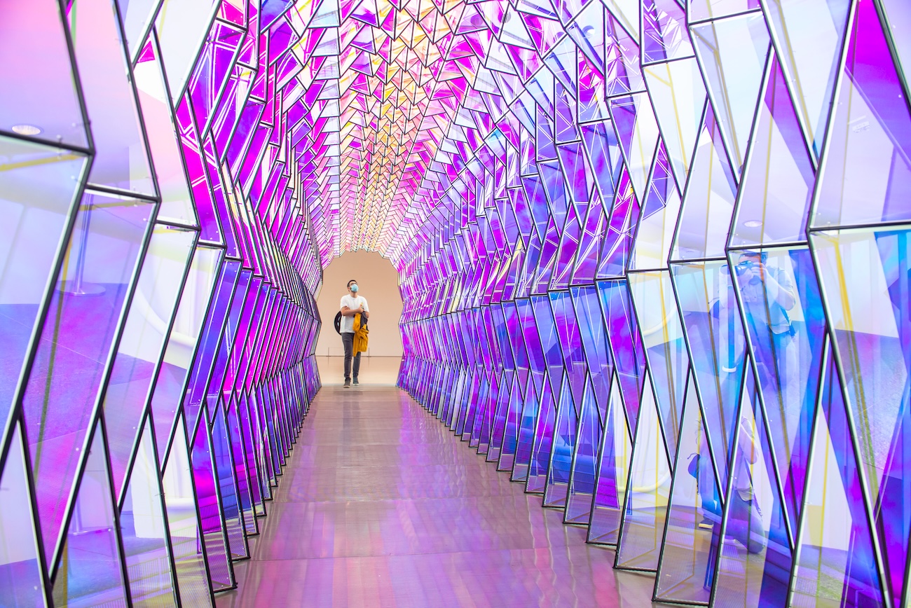 Oculus Bridge Featuring Olafur Eliasson’s One-Way Color Tunnel