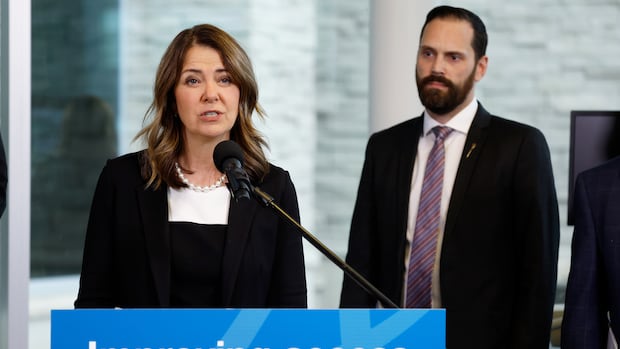 Alberta Hospitals minister optimistic about ER doctor deal, doesn't blame physicians for delay