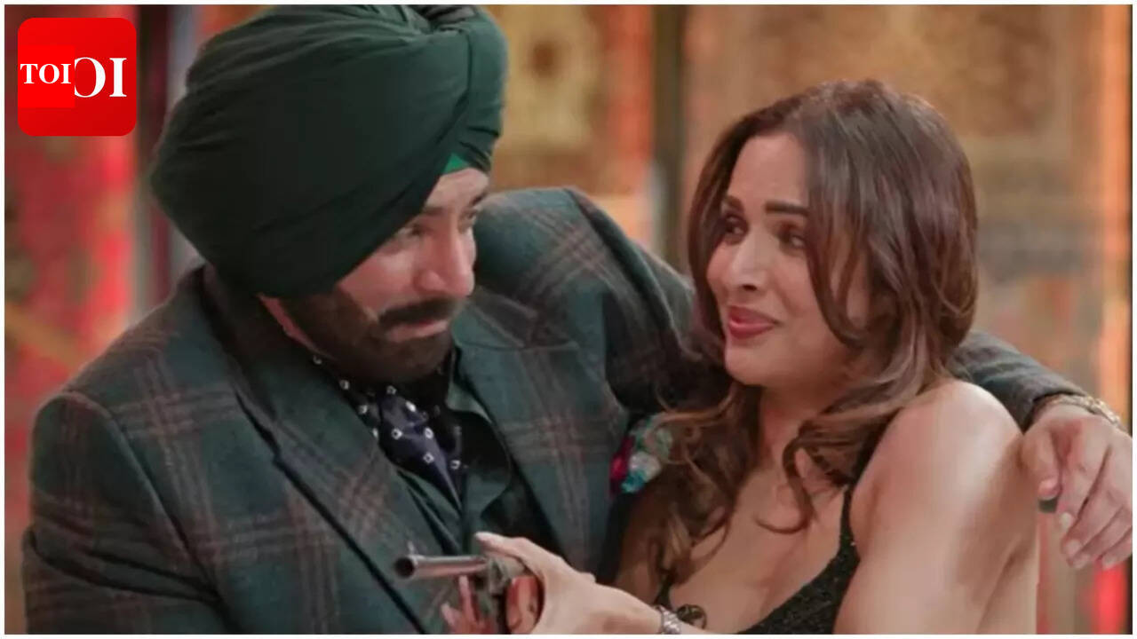 The Great Indian Kapil Show 4: Sunil Grover dressed as Sidhu flirts with Malaika Arora; presents roses, proposes to her; Navjot Singh Sidhu says 'Manjot tere aage Navjot fail' |