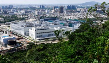 Taiwan's red-hot tech economy leaves young workers, old industries cold