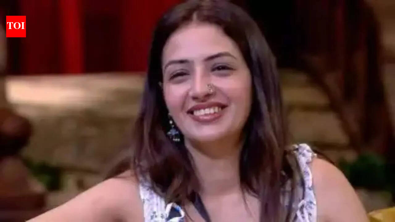 Chandrika Dixit: Bigg Boss OTT 3 fame Chandrika Dixit aka Vada Pav girl slams trolls over her controversial statement; says, ‘For my son…’ |