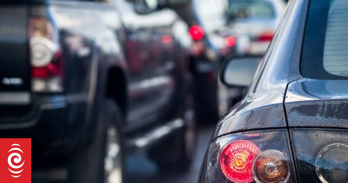 Wellington State Highway 2 heavily congested after two crashes