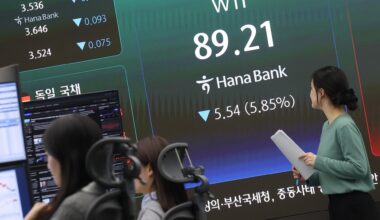 The price of Western Texas Intermediate (WTI) is seen on an electronic signboard at a Hana Bank dealing room in Seoul, Tuesday. Yonhap