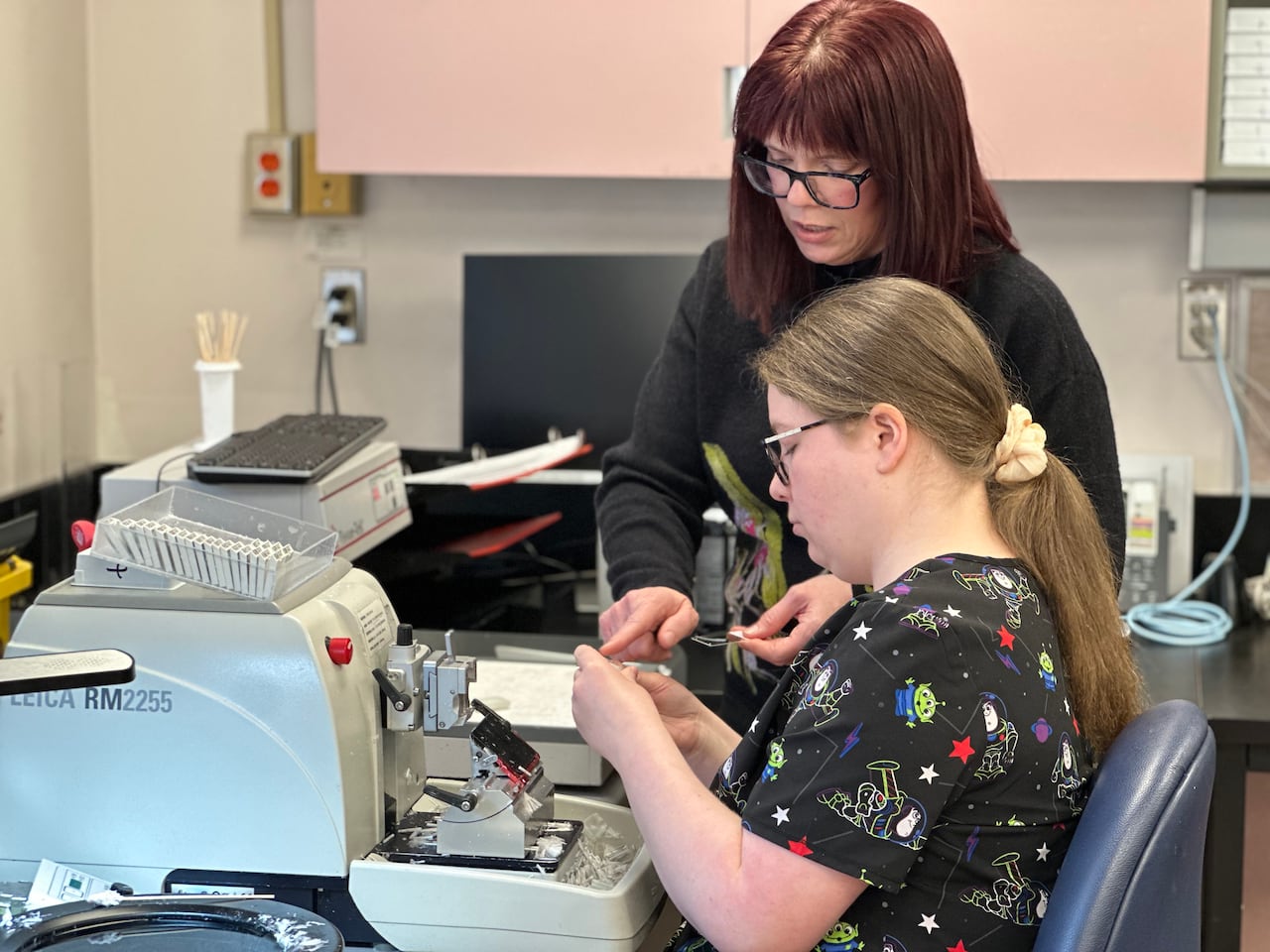 Two women working in a lab.