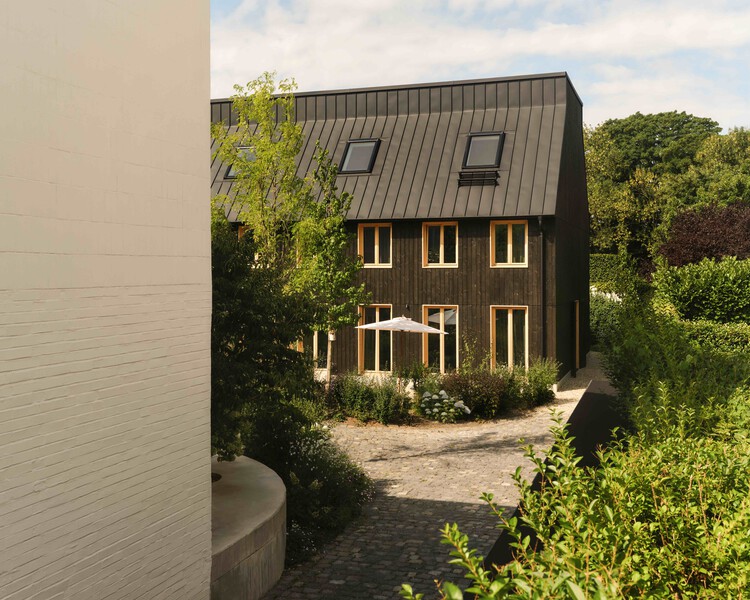 Kreuzberghof Front House / Nidus - Exterior Photography, Garden