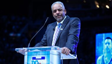 Charlotte Hornets retire Dell Curry's No. 30 jersey