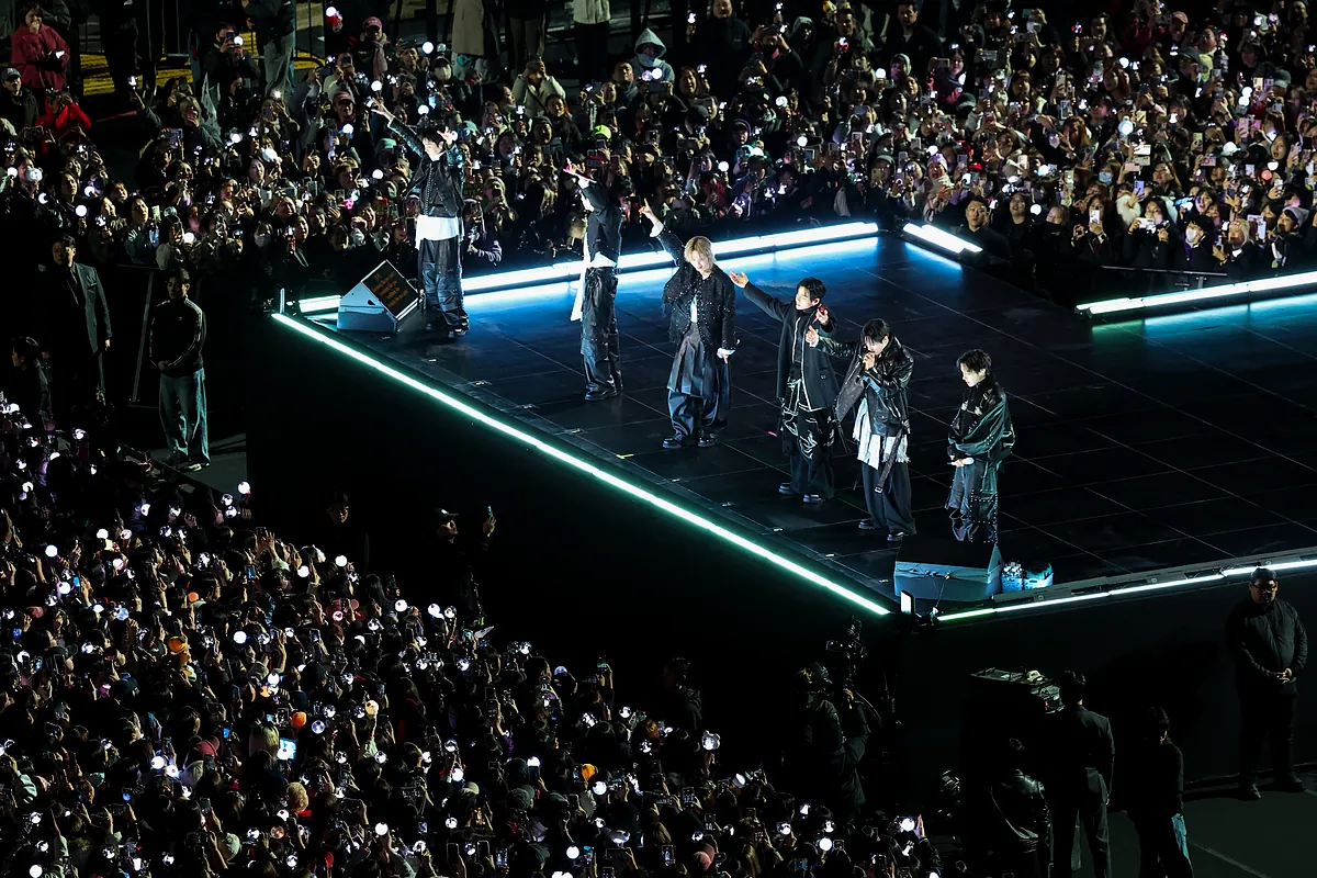 Los reyes del k-pop BTS arrasan en Seúl en su concierto de regreso - El Mundo