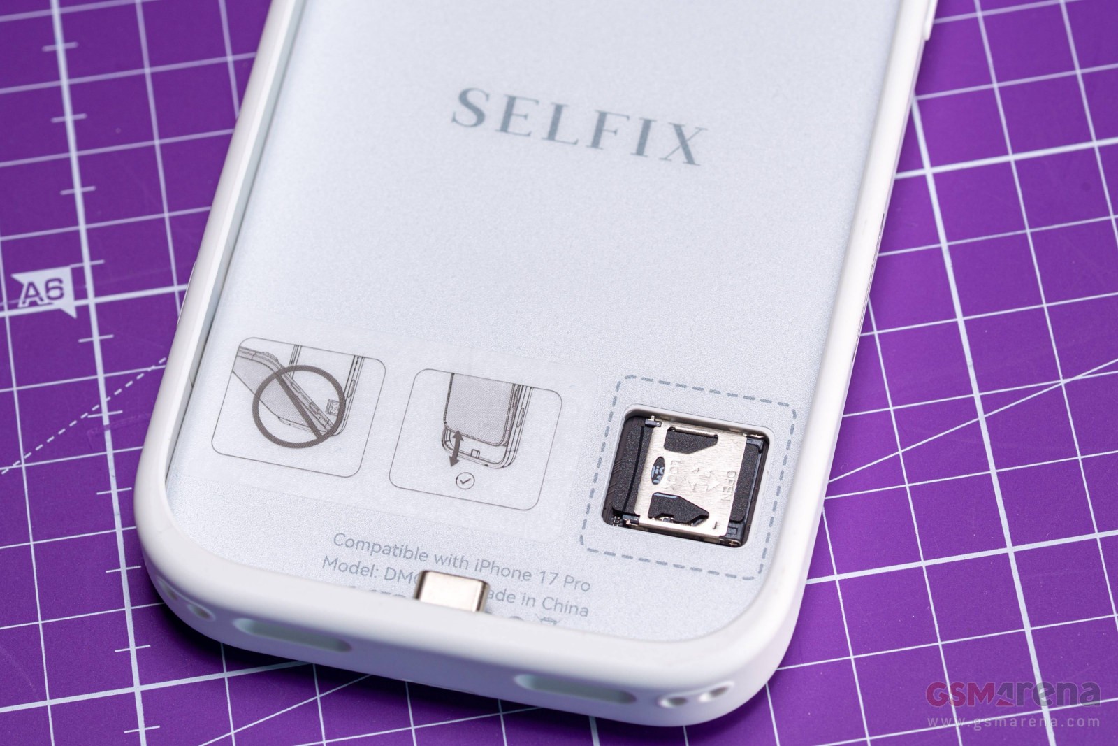 Selfix iPhone case hands-on: a case with a rear display and a microSD slot