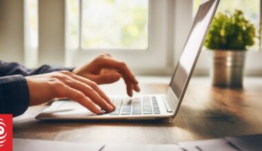 How many self-employed people are earning less than minimum wage?