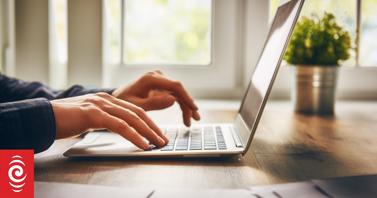 How many self-employed people are earning less than minimum wage?