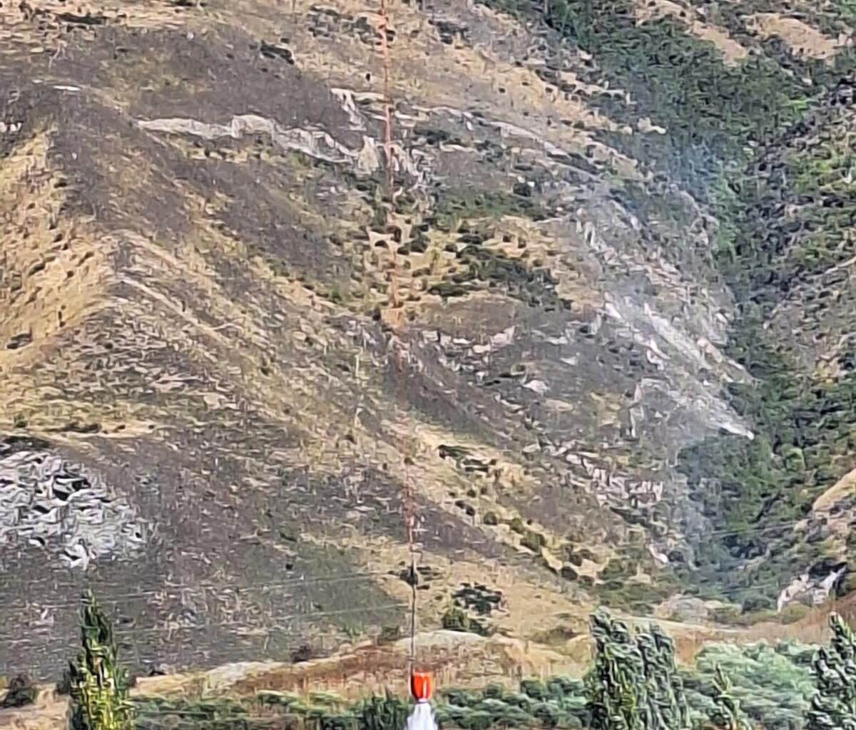 Fire crews battle Arrowtown vegetation blaze