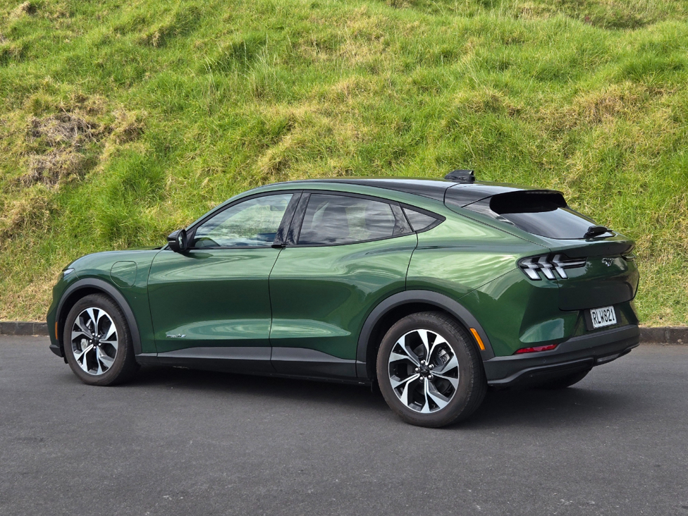 Ford Mustang Mach-E Select.