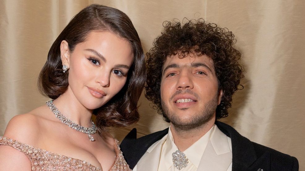 HOLLYWOOD, CALIFORNIA - MARCH 02: Selena Gomez and Benny Blanco attend the 97th annual Oscars at Ovation Hollywood on March 02, 2025 in Hollywood, California. (Photo by Emma McIntyre/Getty Images)