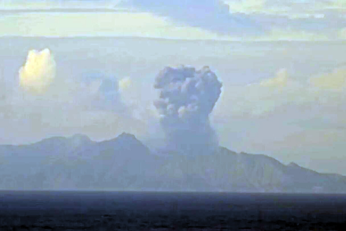 SunLive - Small eruption spotted at White Island