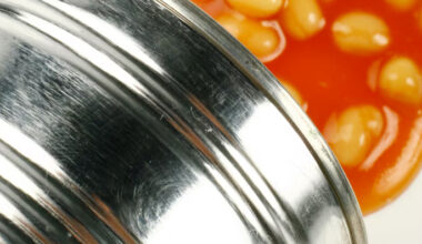 SunLive - Man bashes sister over head with baked beans