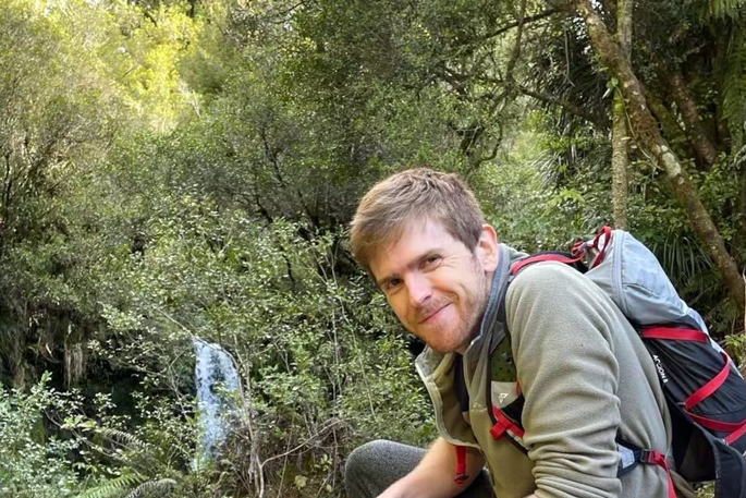 SunLive - Mother of missing doctor calls for fresh search