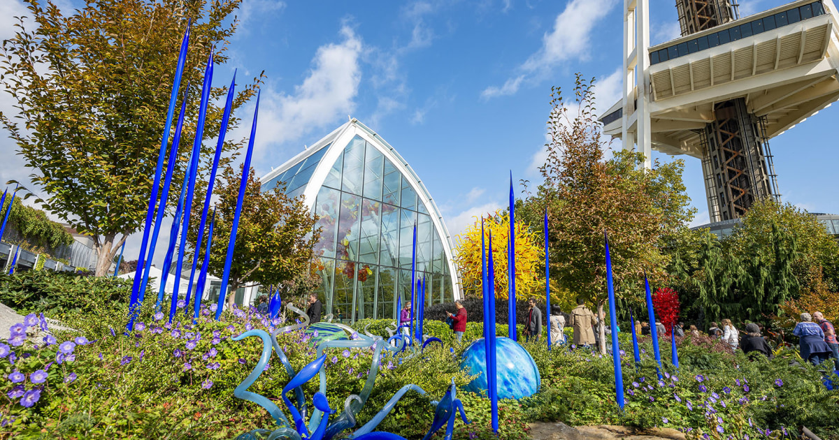 Vandal causes over $240K of damage to glass Chihuly sculptures near Seattle Space Needle