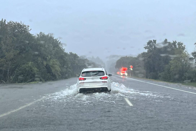 SunLive - Heavy rain, slips and flooding close roads