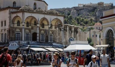 UK tour operator delays profit forecast