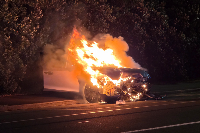 SunLive - Tauranga: two crashes, four injured, a car ablaze