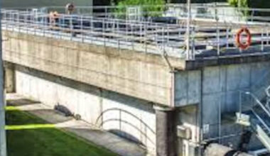 SunLive - Water mains break cuts supply to large area