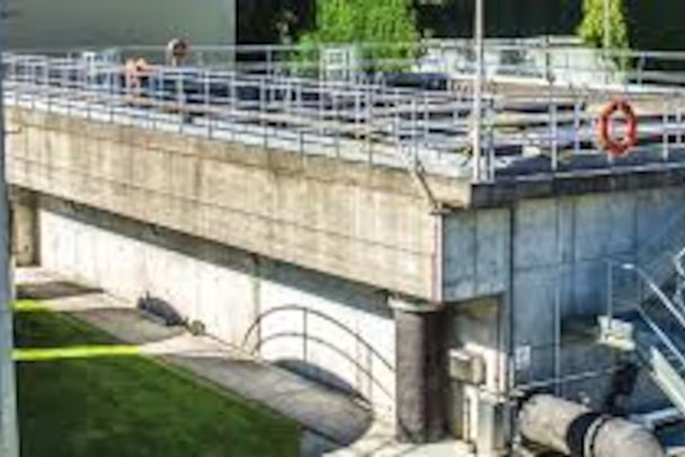 SunLive - Water mains break cuts supply to large area