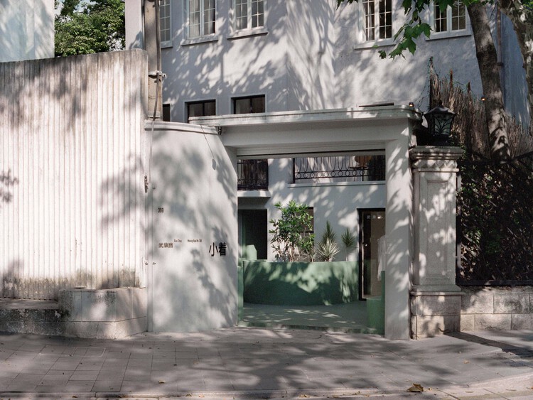 XiaoZhuo Flagship Store / Offhand Practice - Exterior Photography, Concrete