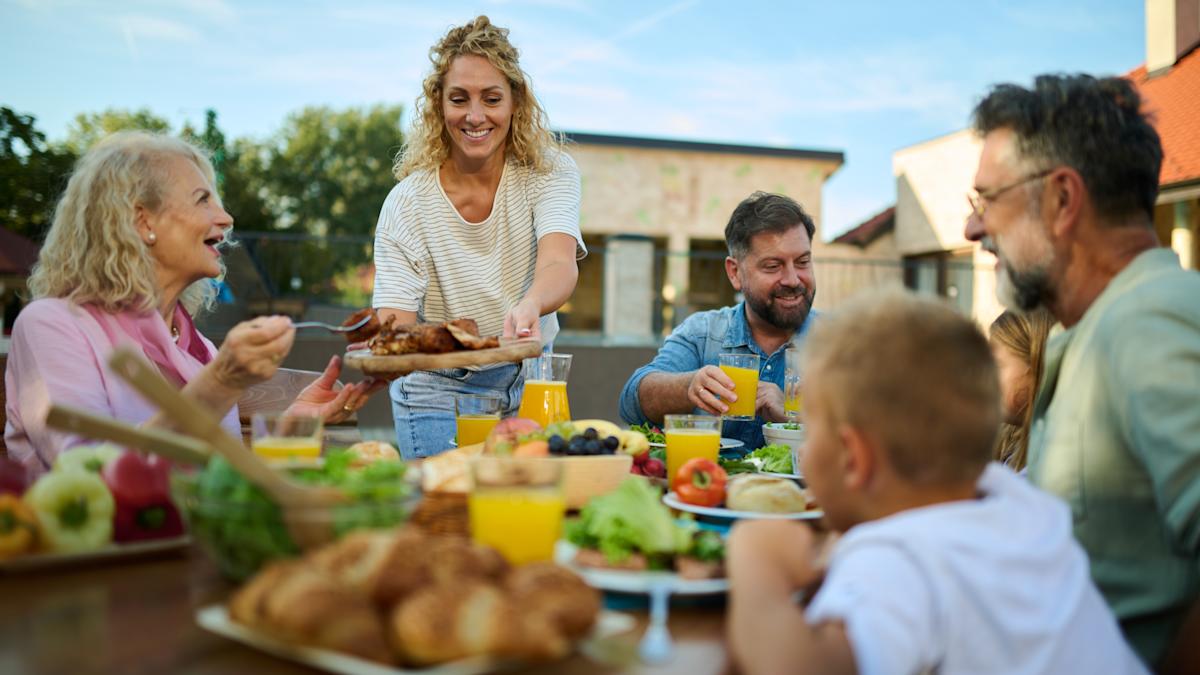 Here’s how much Americans at every income level have saved in their 401(k)s. Compare your total to see how you stack up